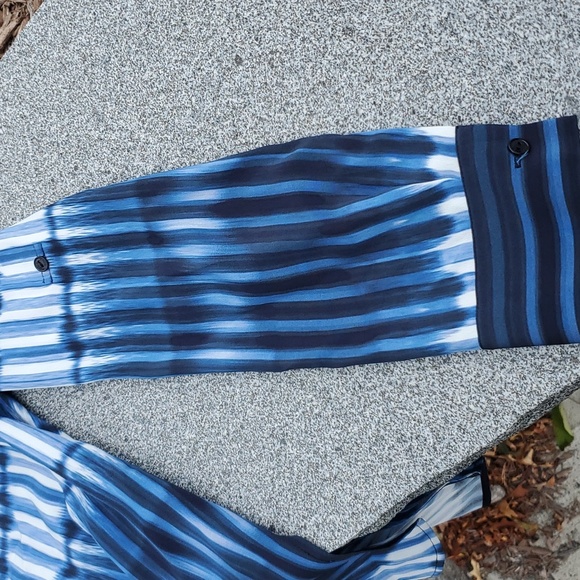 NWT Vince Silk Shibori Tie Dye Blouse Blue White Size 4 - Picture 10 of 13